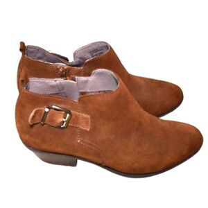 White Mountain Tan Suede Almond Toe Ankle Boots Size 10